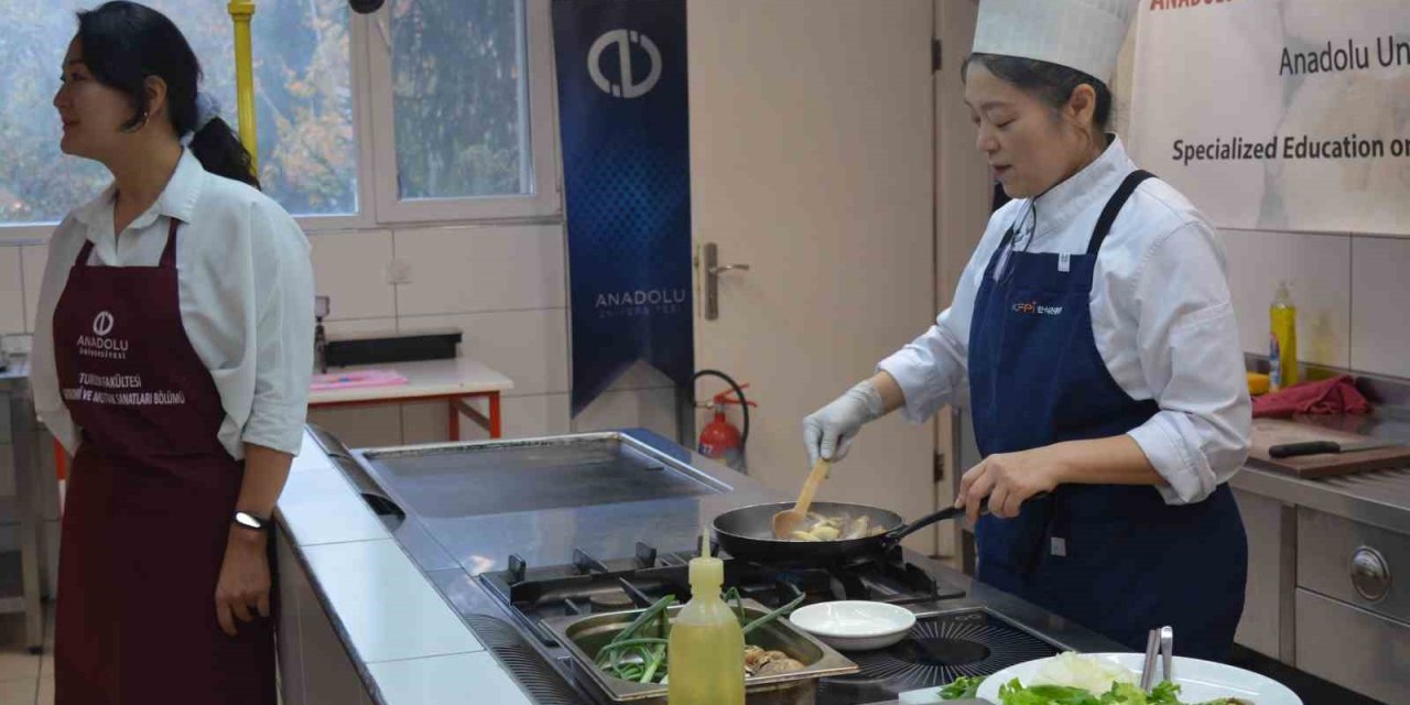 Anadolu Üniversitesi’nde Kore Yemeği Atölyesi Gerçekleştirildi