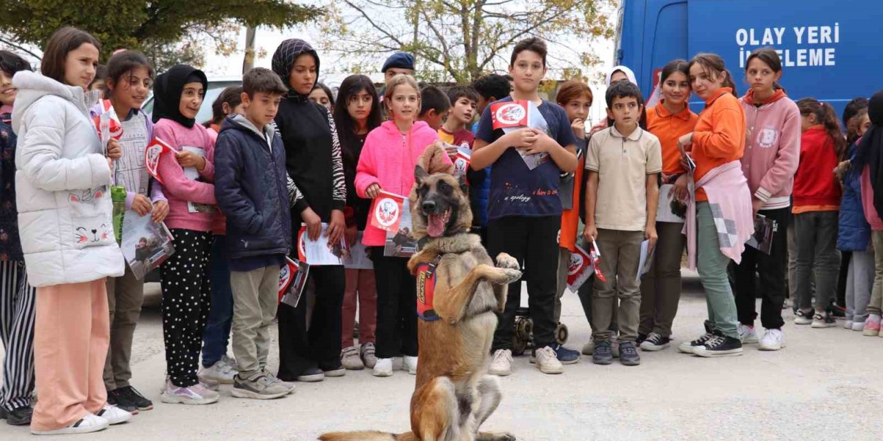 Jandarma Ekiplerinden İlkokul Ve Huzurevi Ziyareti