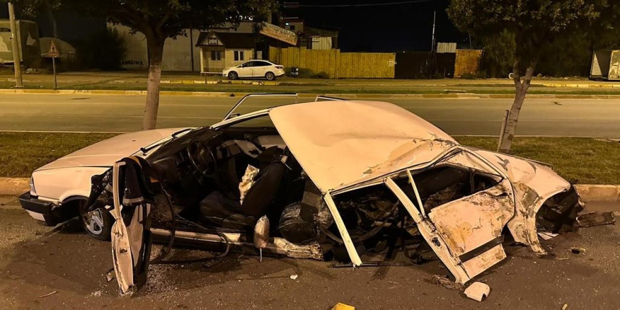 Takla Atan Otomobil Kağıt Gibi Ezildi: 1’i Ağır 2 Yaralı