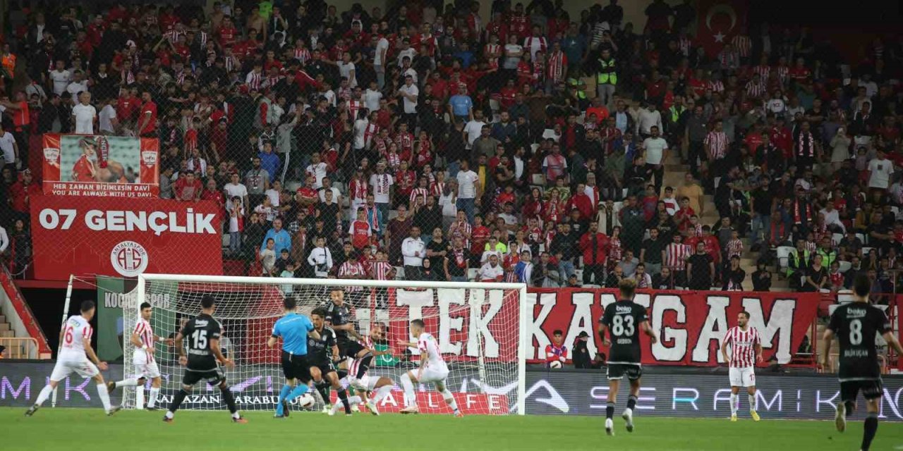 Trendyol Süper Lig: Antalyaspor: 0 - Beşiktaş: 0 (maç Devam Ediyor)
