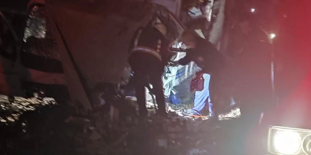 Düğün Dönüsü Feci Kaza: 2 Kuzen Öldü, Arkadaşları Ağır Yaralandı