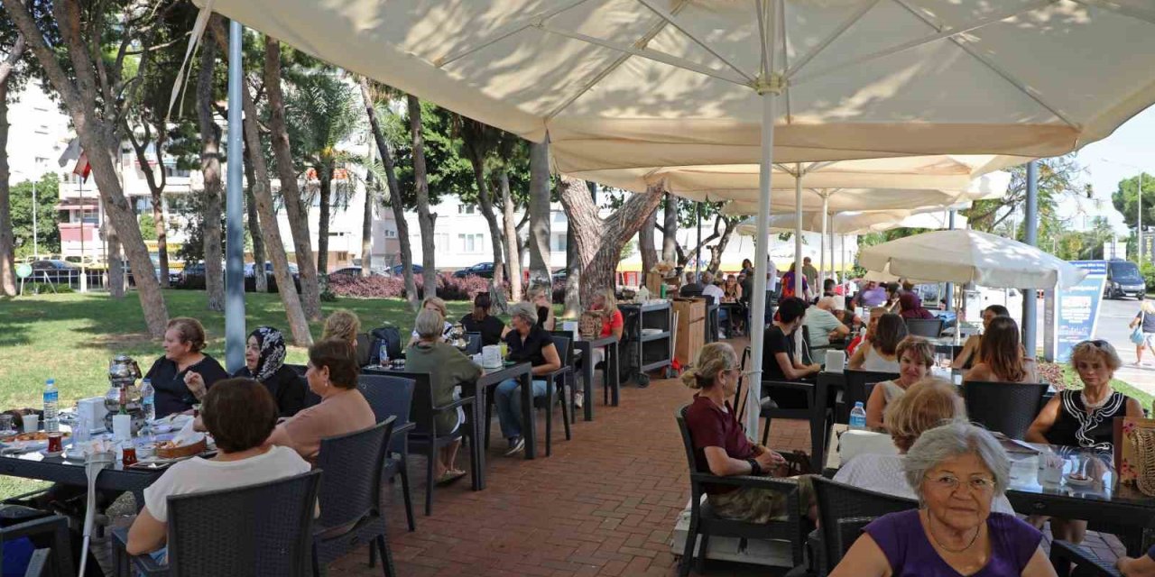 Yenilen Barbaros Çay Bahçesi, Eski Günlerine Döndü