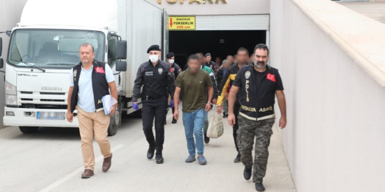 Antalya’da Çeşitli Suçlardan Aranan 57 Şüpheli Yakalandı