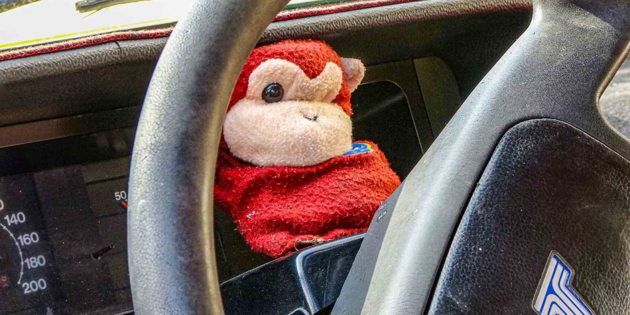 Çalınan Arabasında Hırsızın Bıraktığı Sürprizi Görünce Kahkahaya Boğuldu