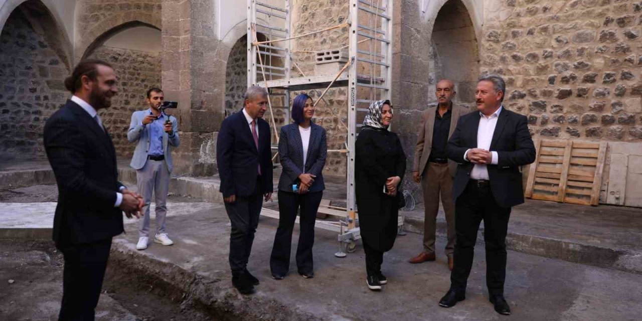 Tarihine Sahip Çıkan Melikgazi, Köşk Medrese’yi Gün Yüzüne Çıkarıyor