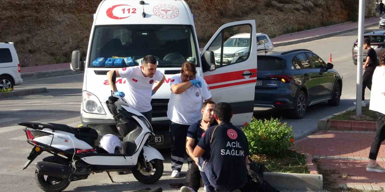 Otomobille Çarpışan Motosiklet Sürücüsü Yaralandı