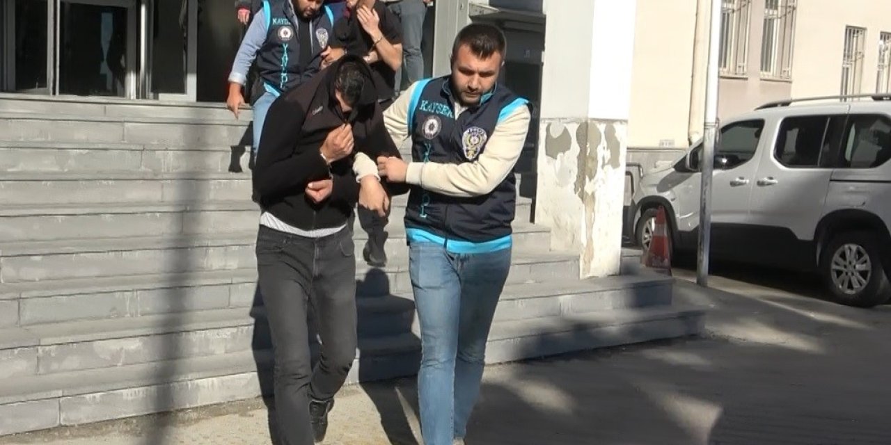 Kar Vaadiyle 7 Kişiyi 1 Milyon Tl Dolandırdılar: 1’i Kadın 4 Gözaltı