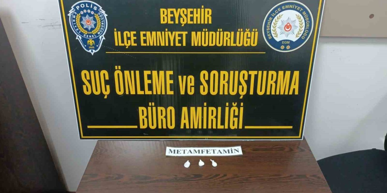 Kovalamaca Sonucu Yakalanan Şüphelinin Kaçarken Attığı Poşetlerden Uyuşturucu Çıktı