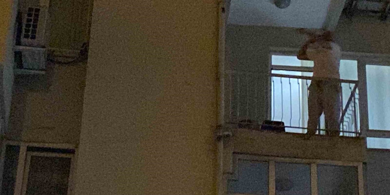 Komşuları Şikayet Etti, Polisler Gelince Kafasına Silah Dayadı