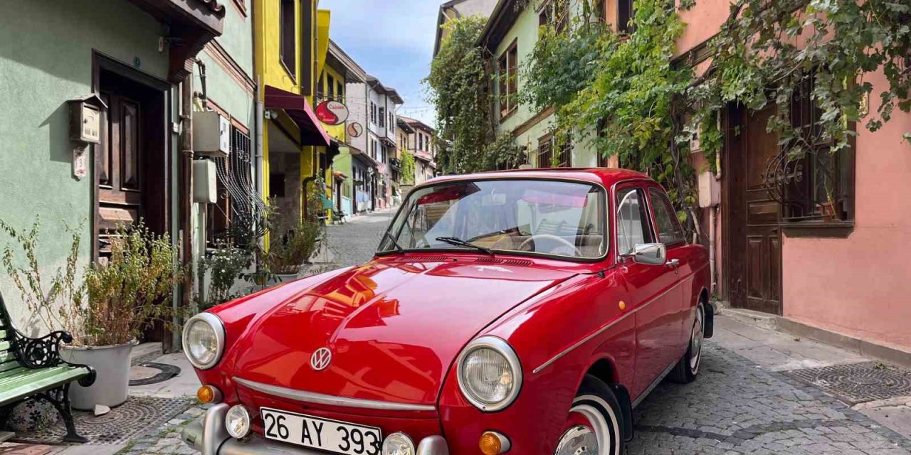 Hurda Halde Bulduğu Aracı Yollara Döndürdü, Şimdi Teklifleri Reddediyor