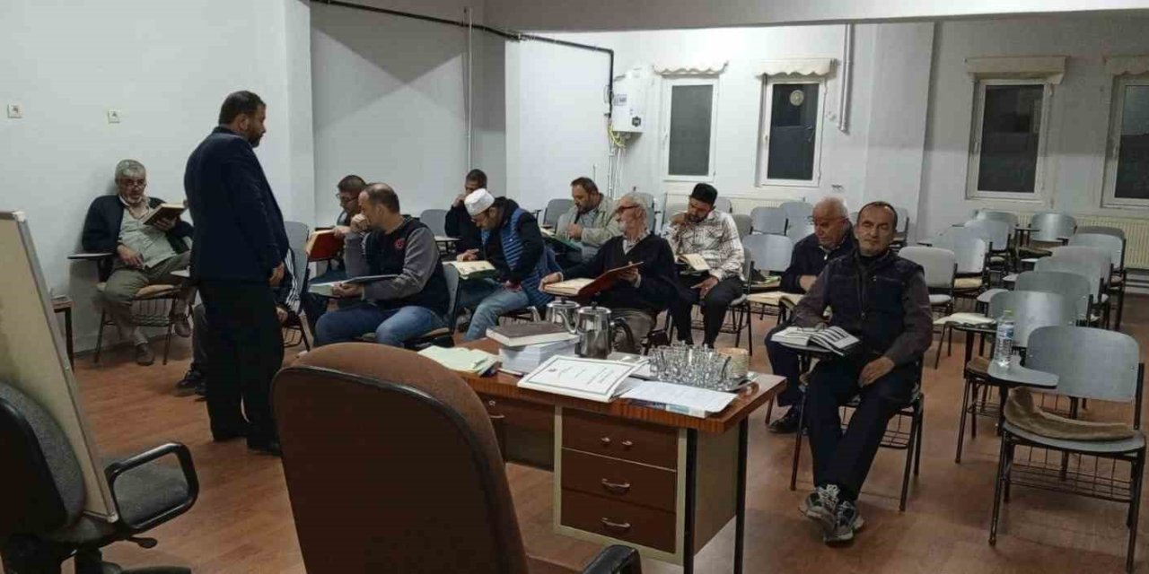 Eskişehir’de Vatandaşlara Kur’an-ı Kerim Eğitimi Veriliyor