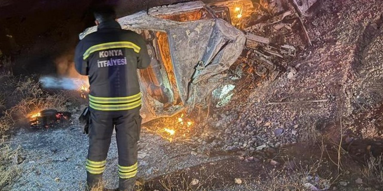 Konya’da Tıra Çarpan Otomobil Alev Aldı: 2 Ölü