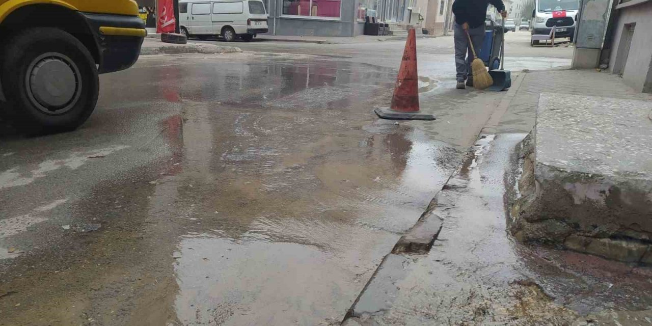 Sular Boşa Akıyor Eski Sıraya Alıyor