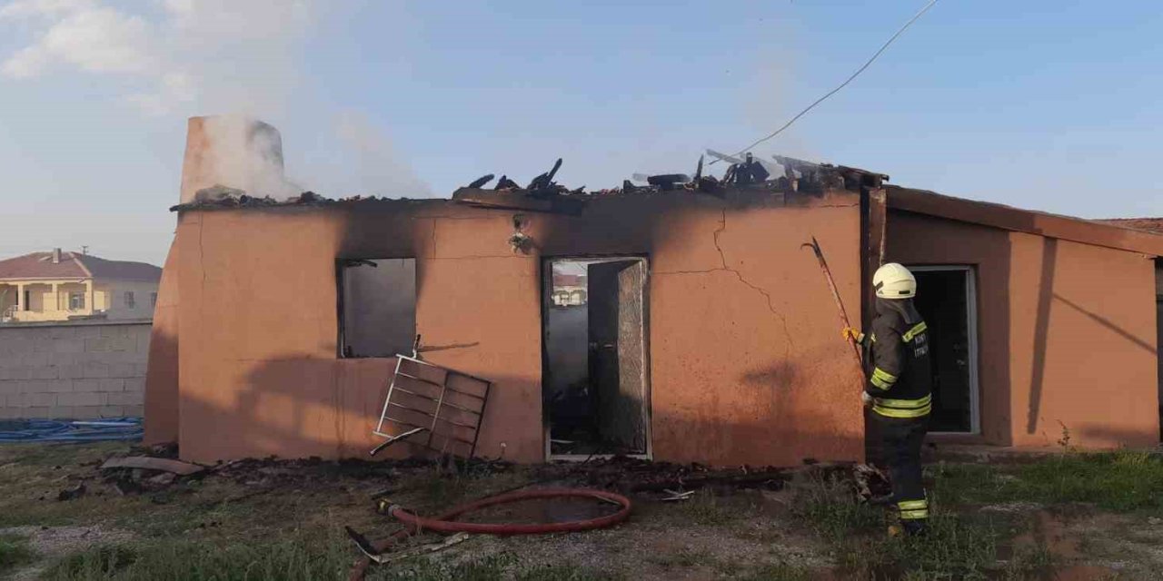 Konya’da Aşhane Çıkan Yangında Kullanılamaz Hale Geldi