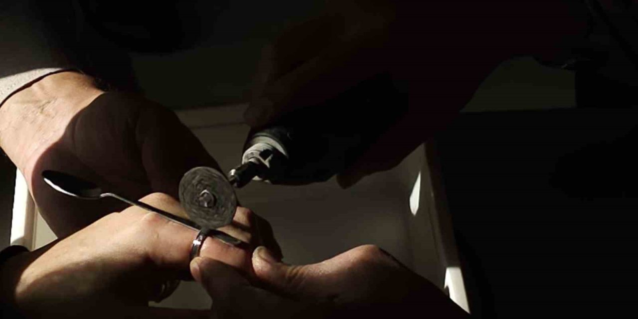 Lise Öğrencisinin Parmağına Sıkışan Yüzüğü İtfaiye Çıkardı