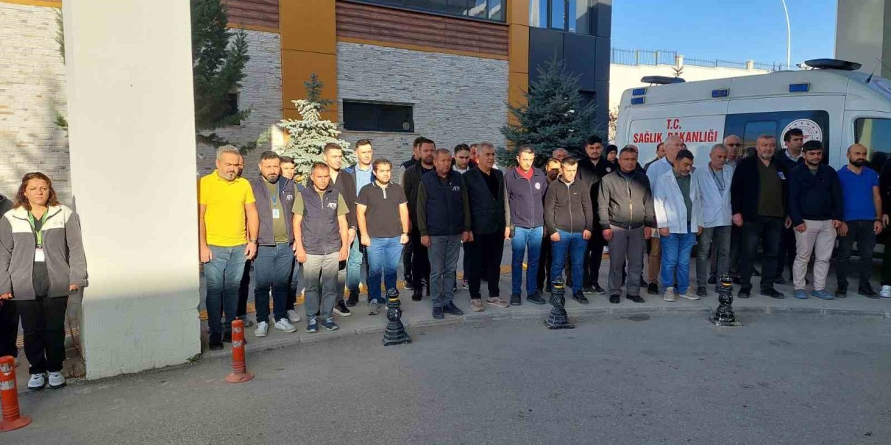 Niğde’de Sağlık Çalışanları Gazi Mustafa Kemal Atatürk’ü Saygı İle Andı