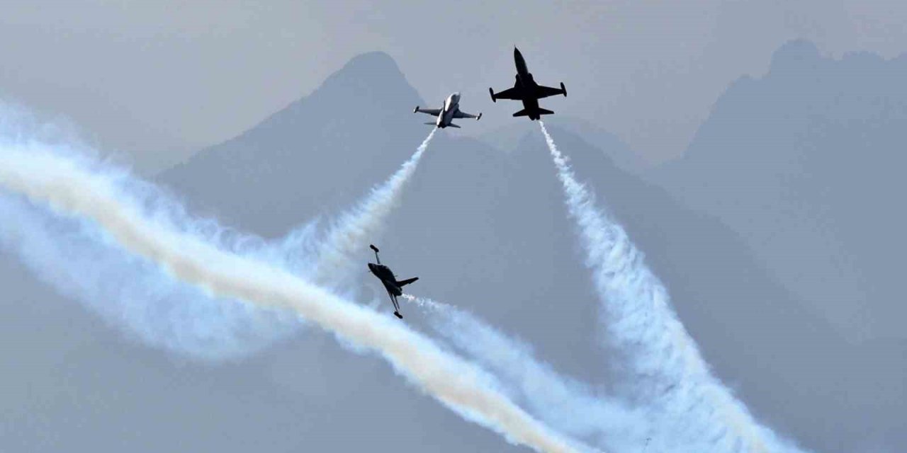 Türk Yıldızları Antalya’da Nefes Kesti