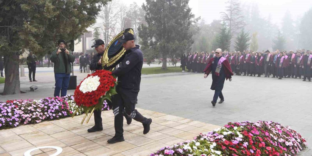 Büyük Önder Atatürk 85’inci Ölüm Yıldönümünde Saygı Ve Minnetle Anadolu Üniversitesi’nde Anıldı
