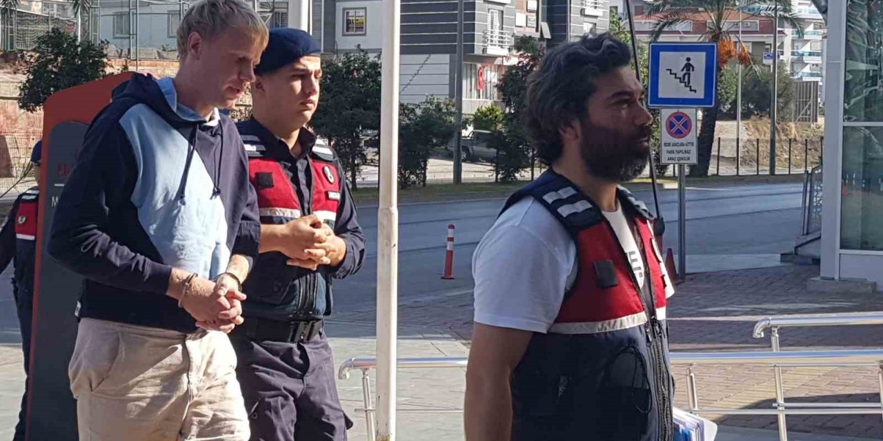 Antalya’da 35 Bin Erosu Gasp Edildikten Sonra 2 Şüpheliyi Aracıyla Çarparak Öldüren Ukraynalı Turist Tutuklandı