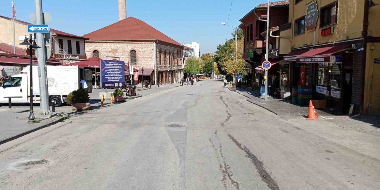 Odunpazarı Esnafı Trafiğe Kapatılan Caddeyle İlgili Çağrısını Yineledi