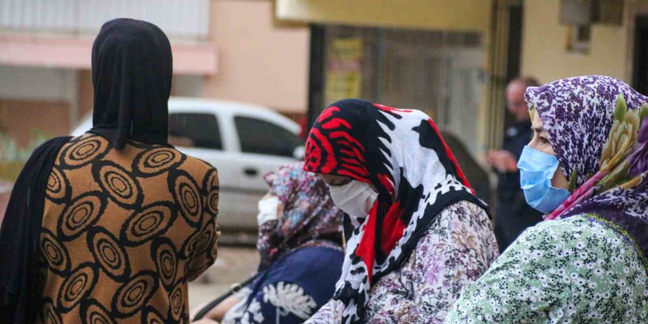 Yaşlı Kadın Evinde Ölü Bulundu, Komşuları Maskesiz Sokağa Çıkamadı