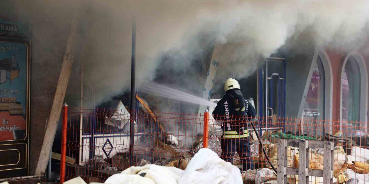 Konya’da Sünger Fabrikasında Korkutan Yangın