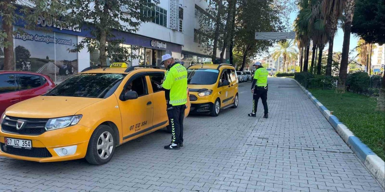 Gazipaşa’da Taksiciler Denetlendi