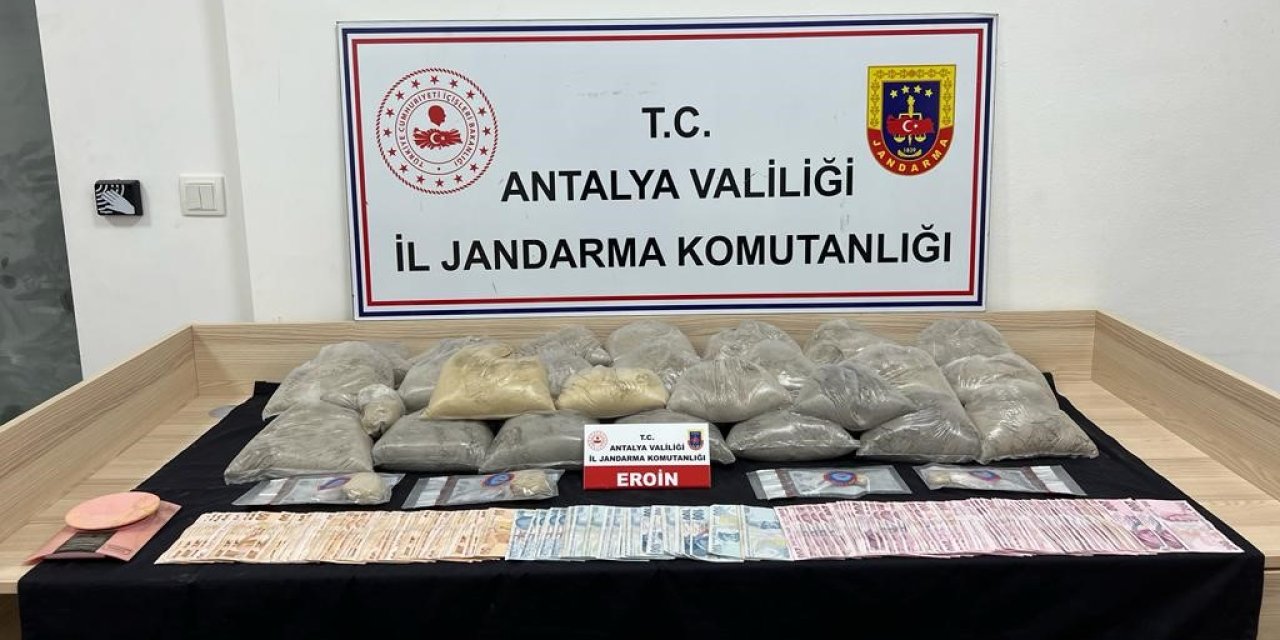 Evini Uyuşturucu İmalathanesine Çevirdi, Jandarma Operasyonuyla Yakalandı