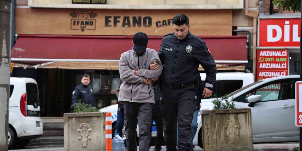 Park Halindeki 18 Aracın Lastiğini Bıçakla Patlatan Şahıs Adliyeye Sevk Edildi