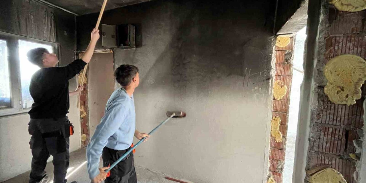 Yanan Evi Yabancı Öğrencilerle Tamir Ettiler