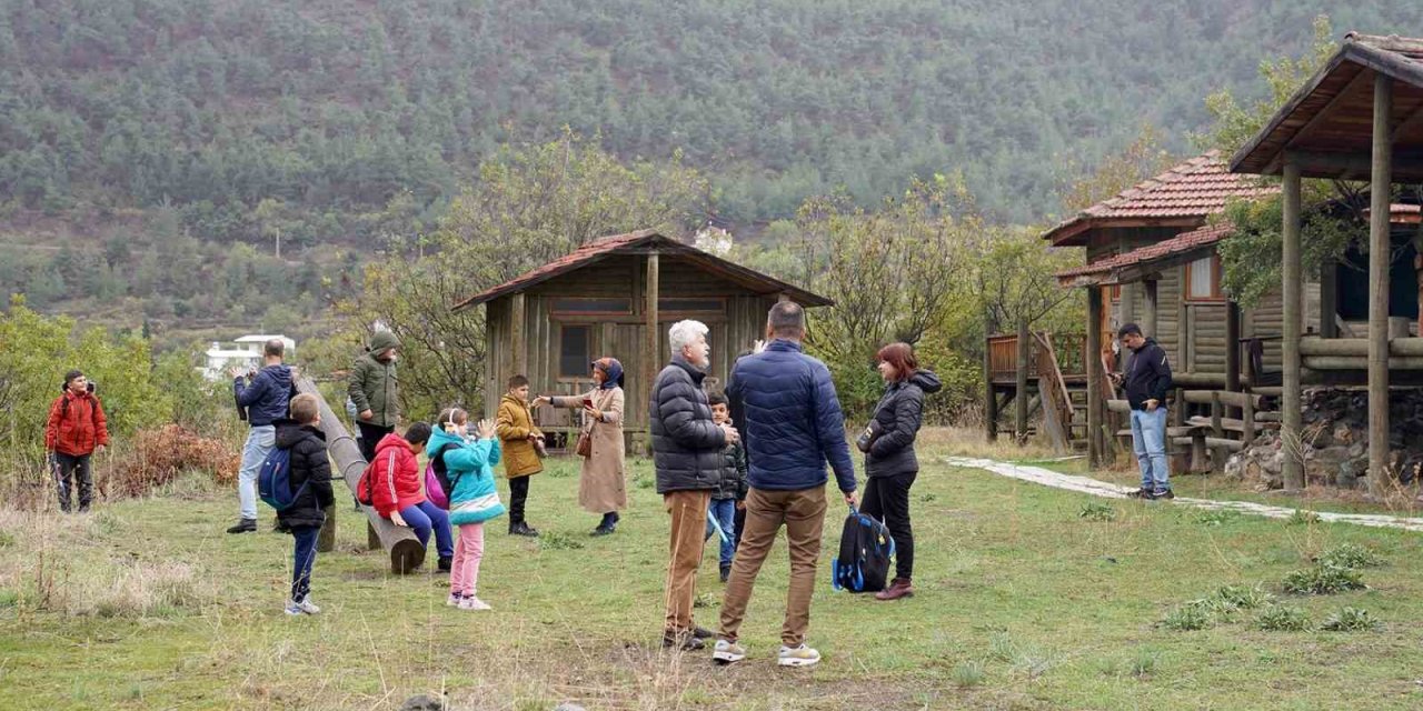Çocuklar Doğayı Keşfediyor