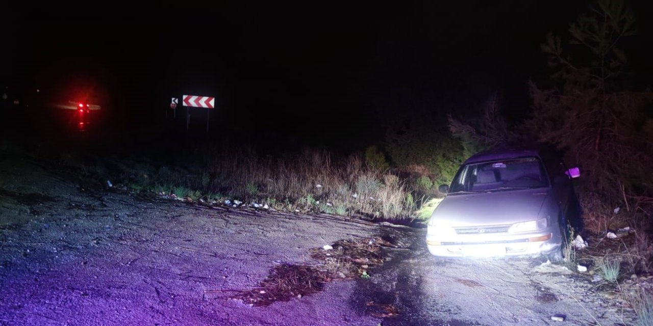 Kontrolden Çıkan Otomobil Kanala Düştü: 2 Yaralı