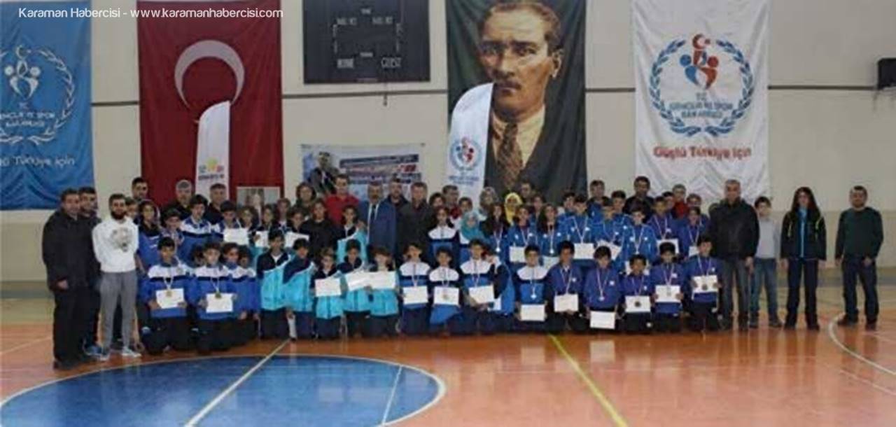 Karaman'da Badminton Çeyrek Final Müsabakaları Sona Erdi