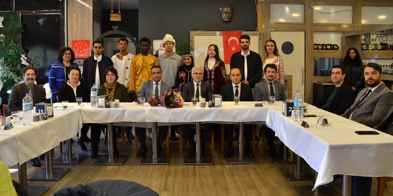 Türkçe Hazırlık Eğitimi Alan Öğrenciler Tanışma Kahvaltısında Bir Araya Geldi