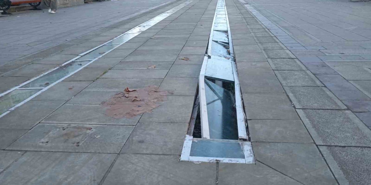 Orijinal Tren Raylarını Koruyan Camlar Vandalların Hedefi Oldu