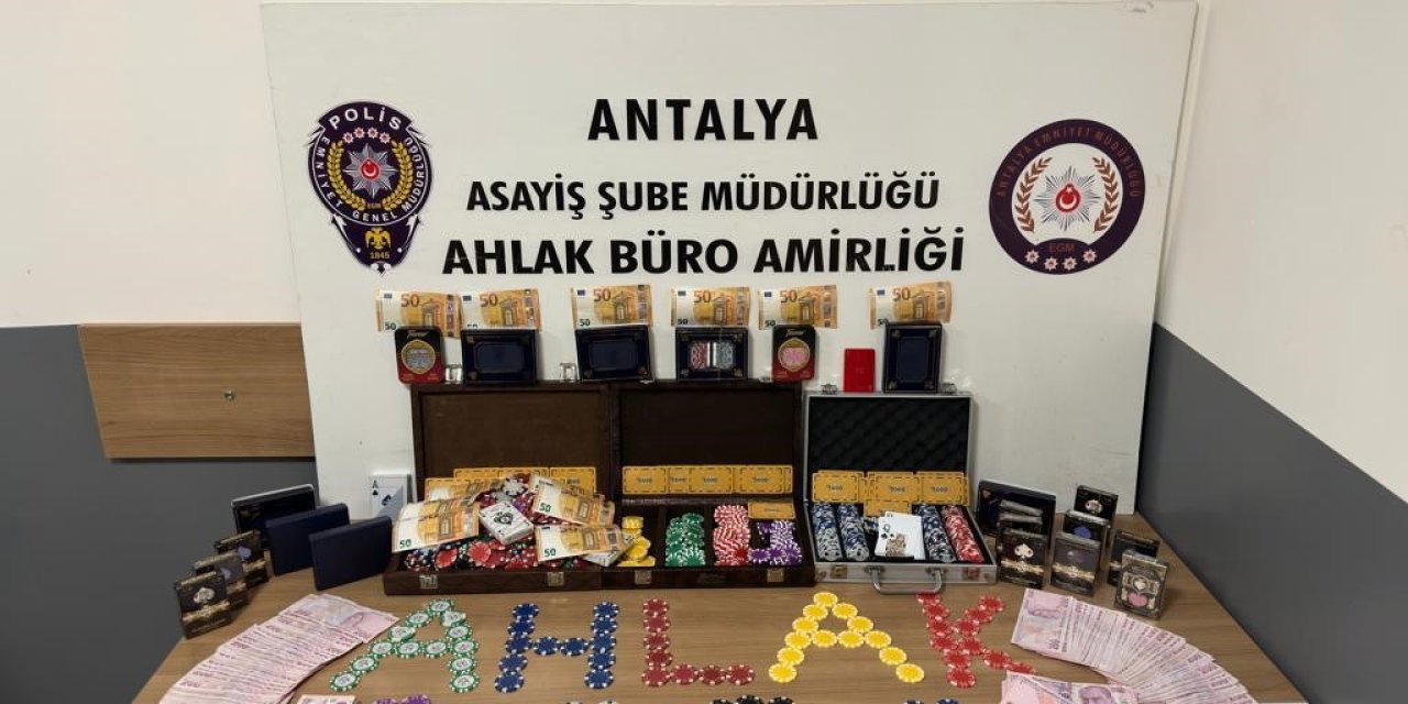 Antalya’da Kumar Oynatılan 5 İş Yerine Adli İşlem Yapıldı