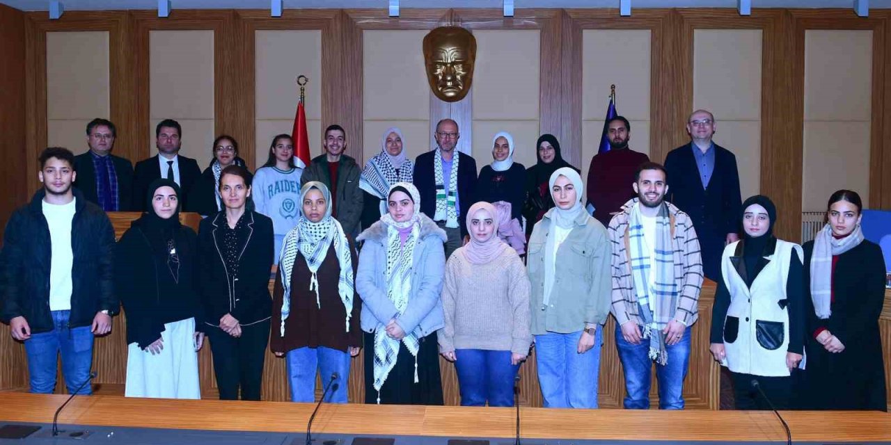 Rektör Erdal Filistinli Öğrencilerle Bir Araya Geldi