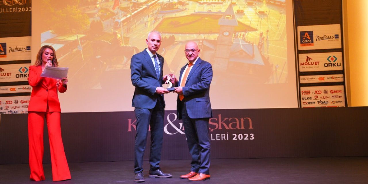 Niğde Belediye Başkanı Özdemir, ’yılın Belediye Başkanı’ Seçildi