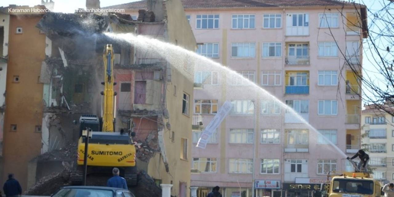 Konya'da Beş Kişinin Ölümüne Neden Olan Bina Yıkılıyor