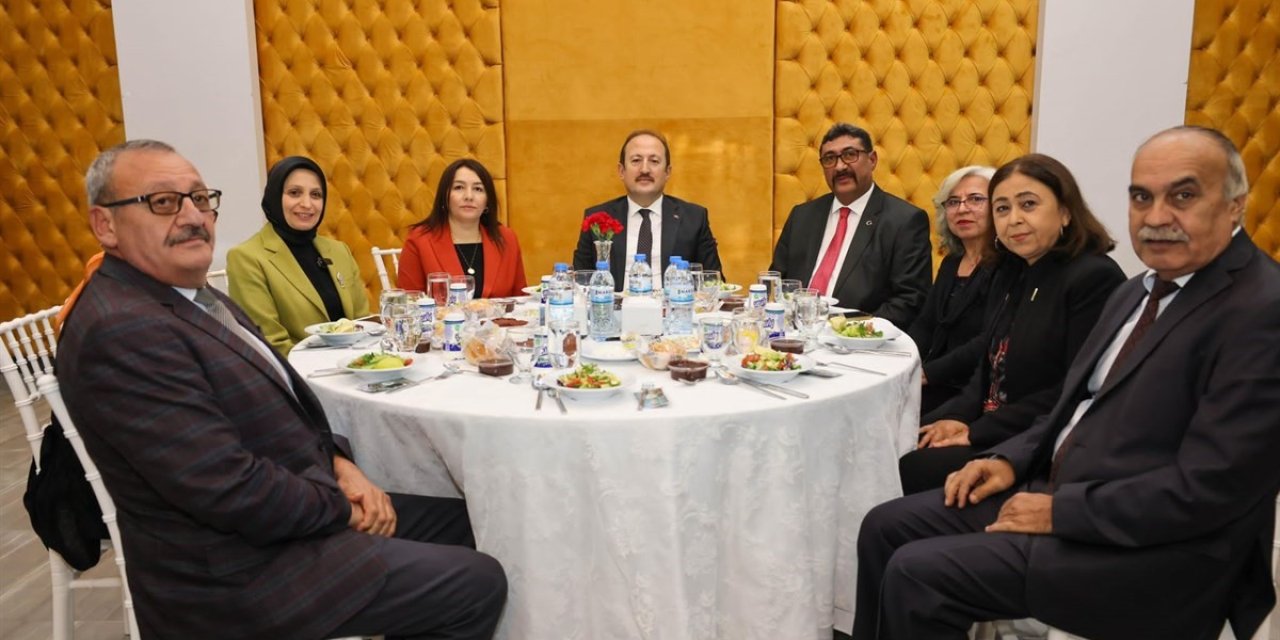 Vali Pehlivan: "öğretmenler Güneştir"