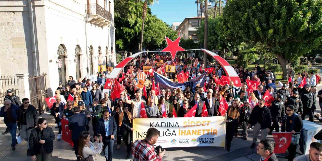 Mersin’de Kadına Yönelik Şiddete Karşı Farkındalık Yürüyüşü