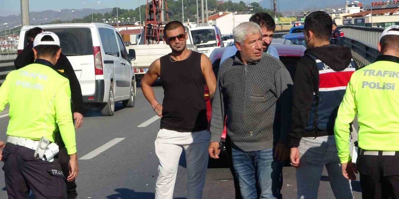 Yola Düşen Boş Sebze Kasası Zincirleme Kazaya Neden Oldu