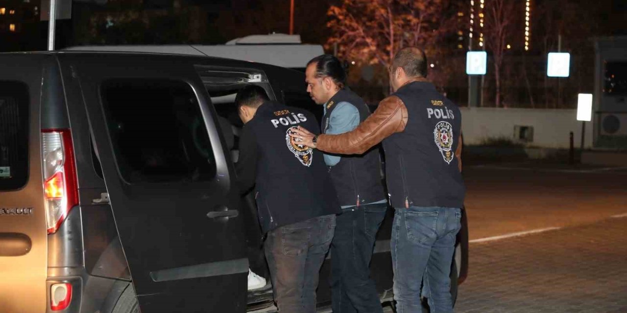 Mersin’de Yasa Dışı Bahis Oynatan 4 Şüpheli Gözaltına Alındı