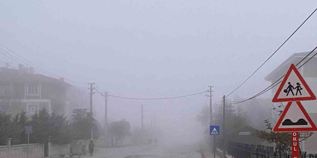 Kulu’da Sis Trafiği Olumsuz Etkiliyor