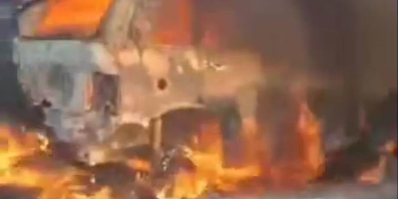 Traktörle Çarpışan Otomobil Alev Alev Yandı