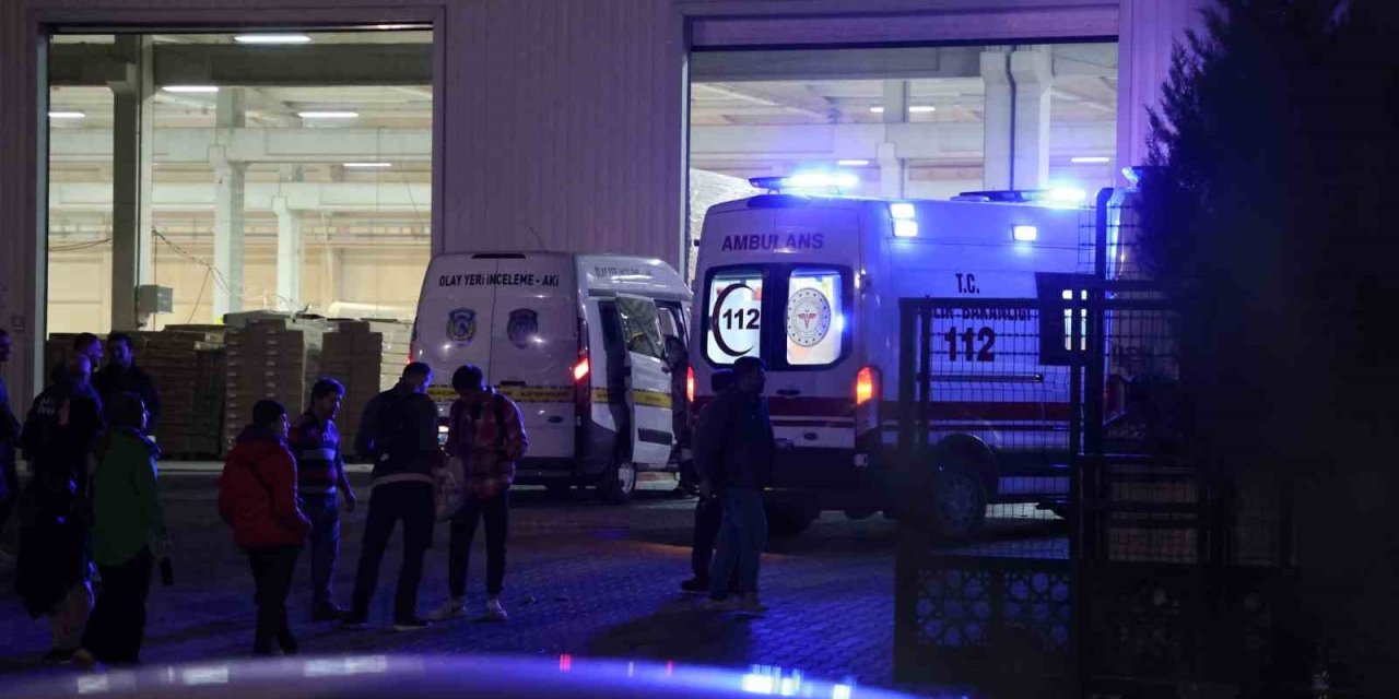 Mobilya Fabrikasında Yangın: 5 İşçi Hastaneye Kaldırıldı