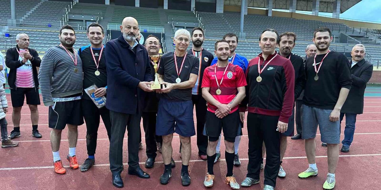 Tff Yöneticisinden Estü’ye Övgü Dolu Sözler