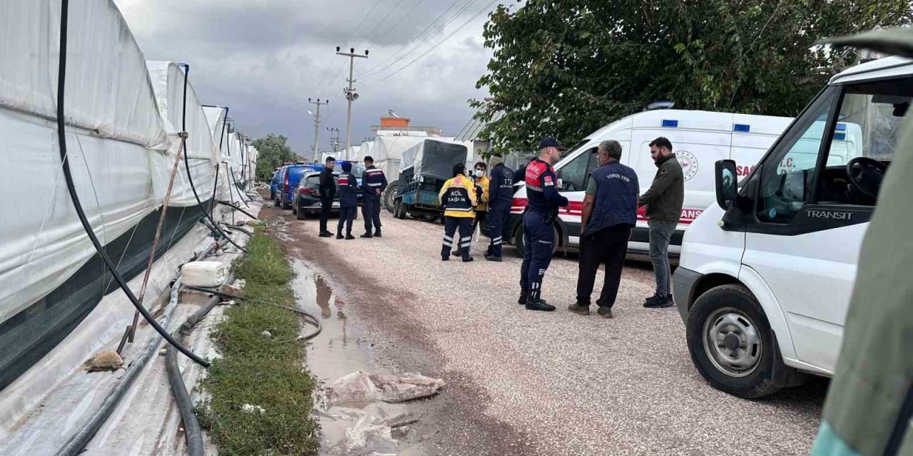 Tüfekle Oynayan Oğlu Tarafından Vurularak Hayatını Kaybetti
