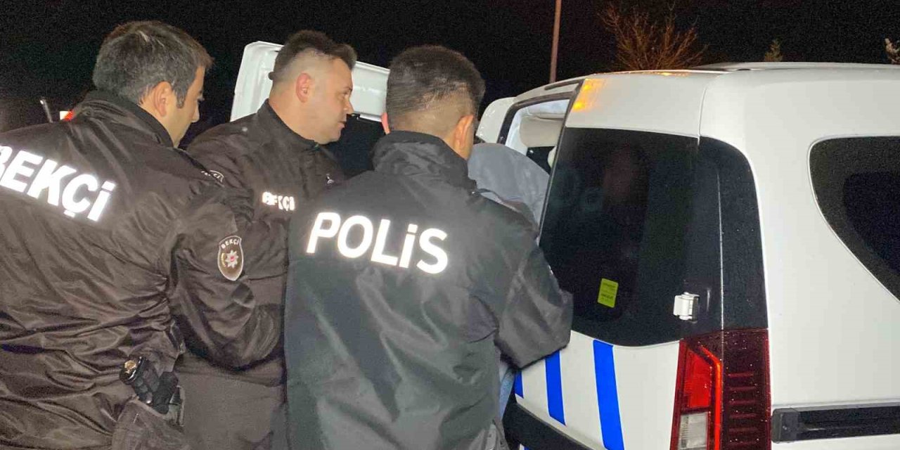 Motosikletle Geldiler, Eve Ateş Açıp Kaçarken Bekçilere Yakalandılar