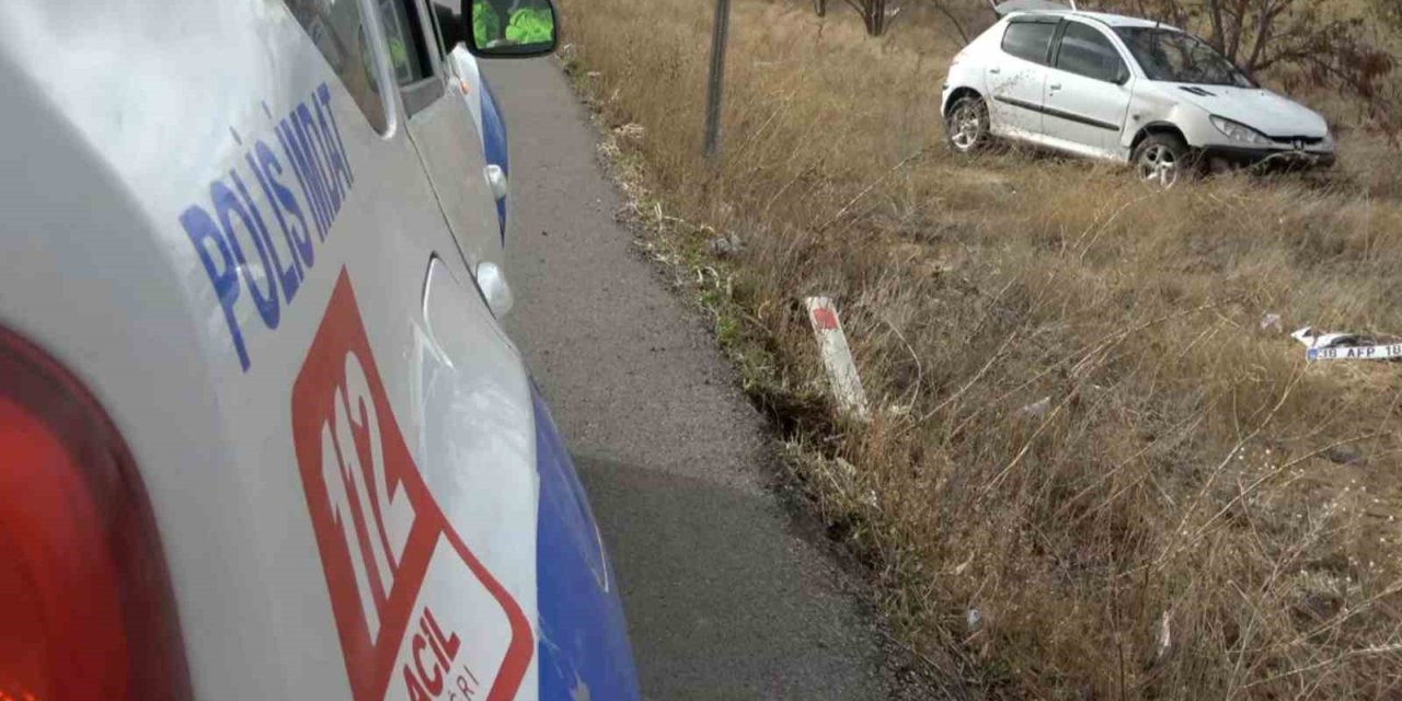 Şarampole Düşen Otomobilde Baba Ve 11 Yaşındaki Oğlu Yaralandı